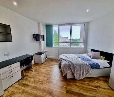 Studio to rent - Photo 1