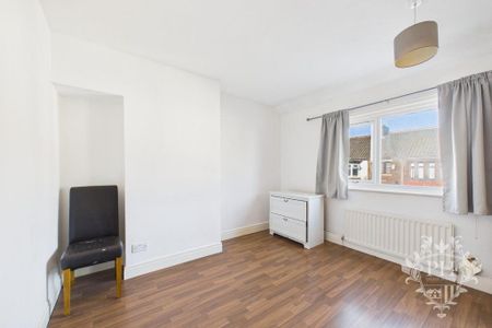 3 bedroom terraced house to rent - Photo 3