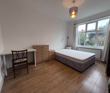 Room in a Shared House, Ferndale Avenue, E17 - Photo 6