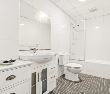 Comfortable ground floor living in a quiet street setting - Photo 1