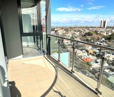 SILVERLEAF APARTMENT - TOP FLOOR LIVING WITH STUNNING CITY VIEWS! - Photo 5