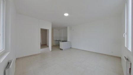 Location Appartement 3 pièces 80m² CHATELLERAULT 86100 - Photo 2