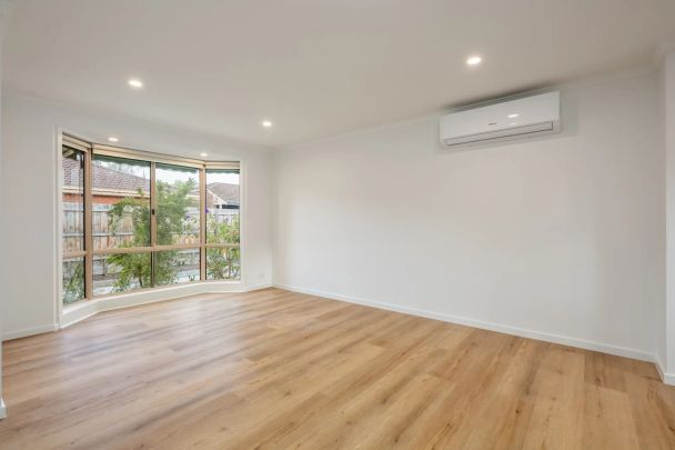 Like New Villa Unit in Prime Location - Photo 1