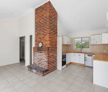 Private and Renovated Family Home in Prime Glenorie Location - Photo 6