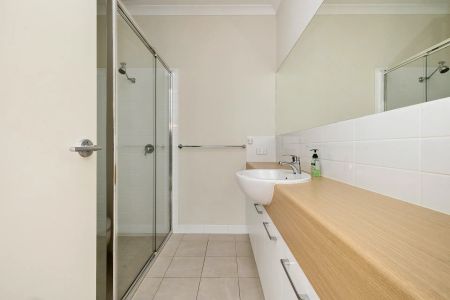 Light-Filled Three-Bedroom Loft Home in a Prized Location - Photo 5