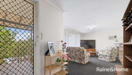 Modern 3 Bedroom Family Home! - Photo 2