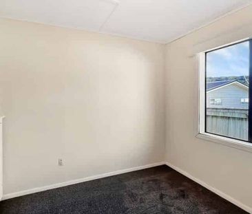 Pet Friendly - 4Bedroom Family Home in Wainuiomata - Photo 1