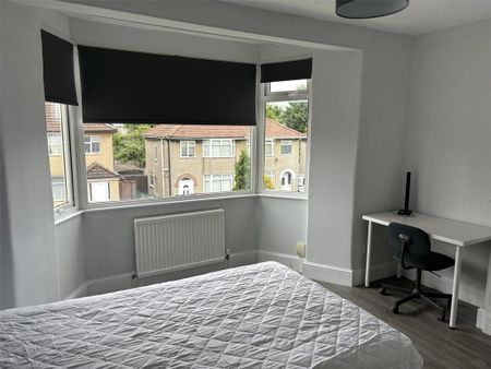 4 bedroom semi-detached house to rent - Photo 4