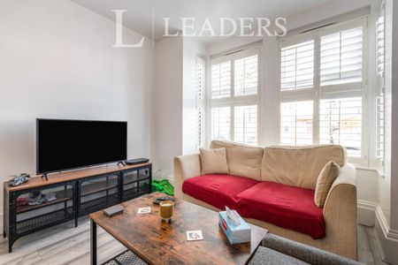 3 bedroom semi-detached to rent Lancaster Avenue , Hitchin SG5 1PA - Photo 3