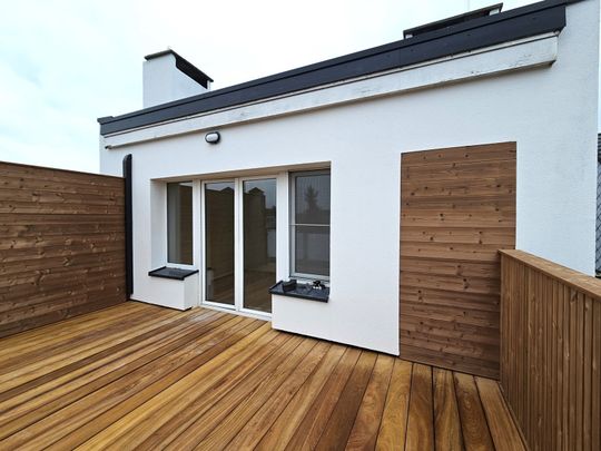 Vernieuwd en licht dakappartement in het centrum - Photo 1