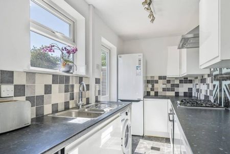 2 bedroom semi-detached house to rent - Photo 4