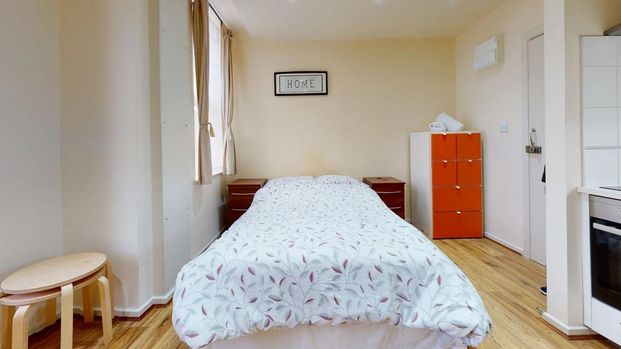 Studio to rent - Photo 1