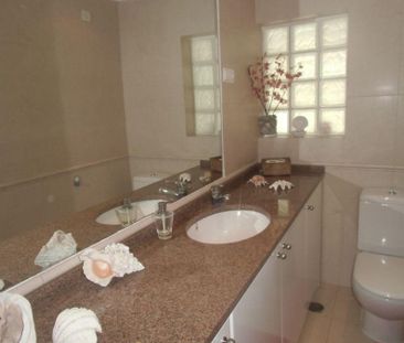 4 Bedroom House with swimming pool, São João do Estoril, Cascais - Photo 4