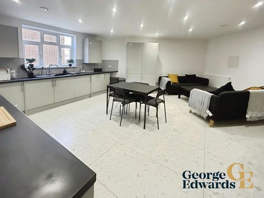 1 bedroom in a house share to rent - Photo 1
