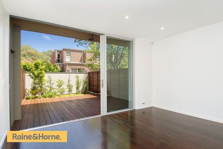 Modern Townhouse - Conveniently Located - Photo 3