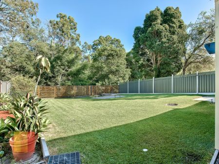 FAMILY FRIEINDLY, 3 BEDROOM HOME CLOSE TO EVERYTHING ! - Photo 2