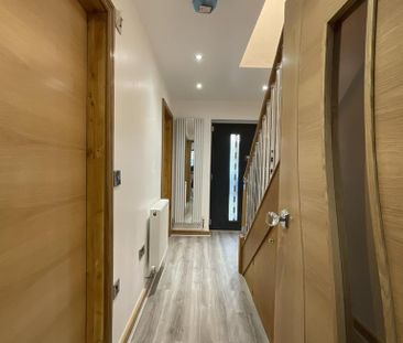 4 bedroom detached house to rent - Photo 2