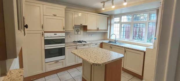 3 bedroom semi-detached house to rent - Photo 1