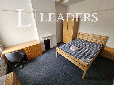 4 bedroom terraced house to rent - Photo 4