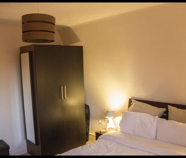 2 Bed Flat, Union Grove, SW8 - Photo 1
