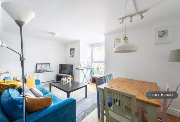 1 bedroom in a flat share to rent - Photo 1