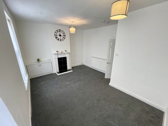 Townhouse apartment available TO LET in Grosvenor Street, Blackpool - Photo 1