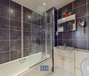 2 bedroom penthouse to rent - Photo 3