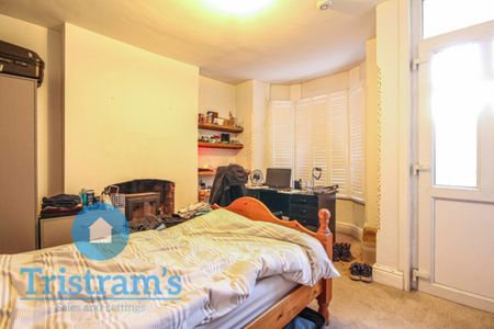 4 bed Semi-Detached House for Rent - Photo 5