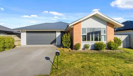 4 Bedroom family home for rent! - Photo 3