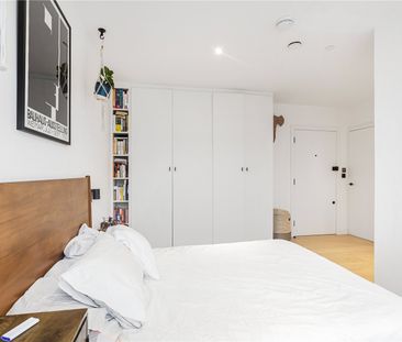 Cambridge Heath Road, Cambridge Heath, London, E2 9FS - Photo 2