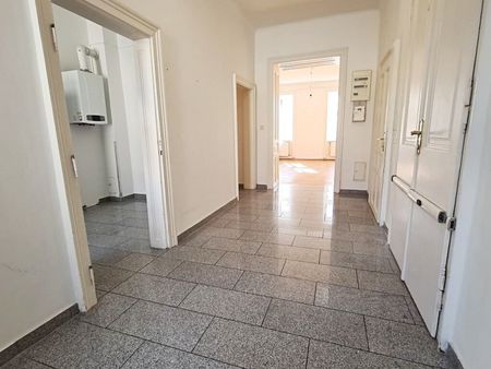 ROCHUSMARKT-NÄHE, sonnige 93 m2 Altbau, 3 Zimmer, WG-geeignet, Küche, Wannenbad, Parketten, Geusaugasse - Photo 3