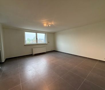 WANZELE - Ruim appartement mét garage. - Photo 1