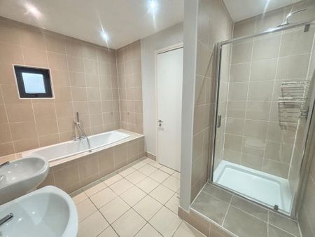 4 bedroom detached house to rent - Photo 4