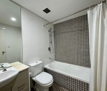 Split Level Two bedroom apartment with Racecourse Views - Photo 6