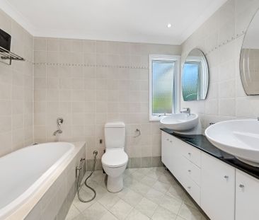 Renovated home offers flexible family lifestyle! - Photo 5