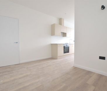 London Road, Redhill, Surrey, RH1 - Photo 2