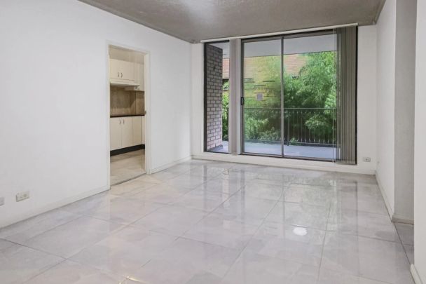 MODERN APARTMENT IN CENTRAL LOCATION - Photo 1