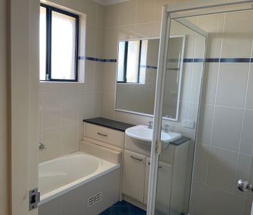 The Entrance North - Photo 6