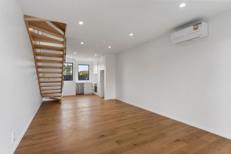 Modern Luxury - Unbeatable Location - Photo 2