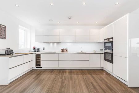 3 bedroom flat to rent - Photo 5