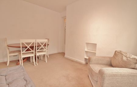 Latymer Court, Hammersmith Road, Hammersmith, London, W6 - Photo 2