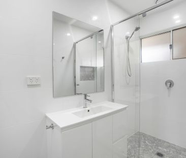 Contemporary Living with Views & Breezes - Photo 4
