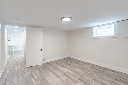 Bright 2 Bedroom Lower Unit in Welland! - Photo 3