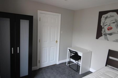 4 bedroom private hall to rent - Photo 5