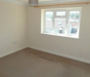 2 bedroom end of terrace house to rent - Photo 2