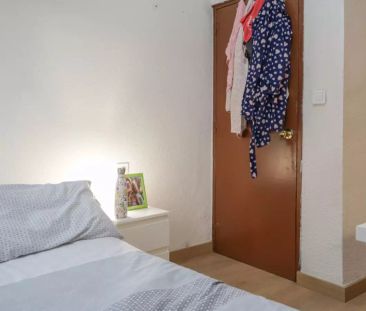 Double bed in Rooms for rent in 4-bedroom apartment in Opañel, Madrid - Photo 4