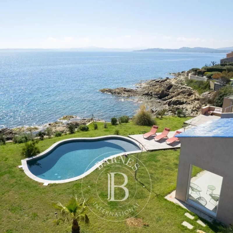 LOCATION SAISONNIÈRE - LES ISSAMBRES - VILLA PIED DANS L'EAU - 3 CHAMBRES - Photo 1