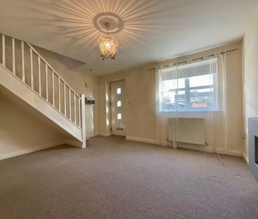 2 bedroom Semi-Detached House to let - Photo 4