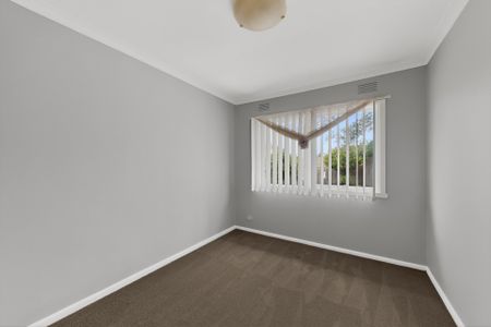 Freshly Updated Unit in Essendon - Photo 5
