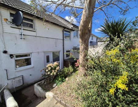 Three bed mid-terraced house to rent in St. Leonards Road, Launceston, PL15 - Photo 4
